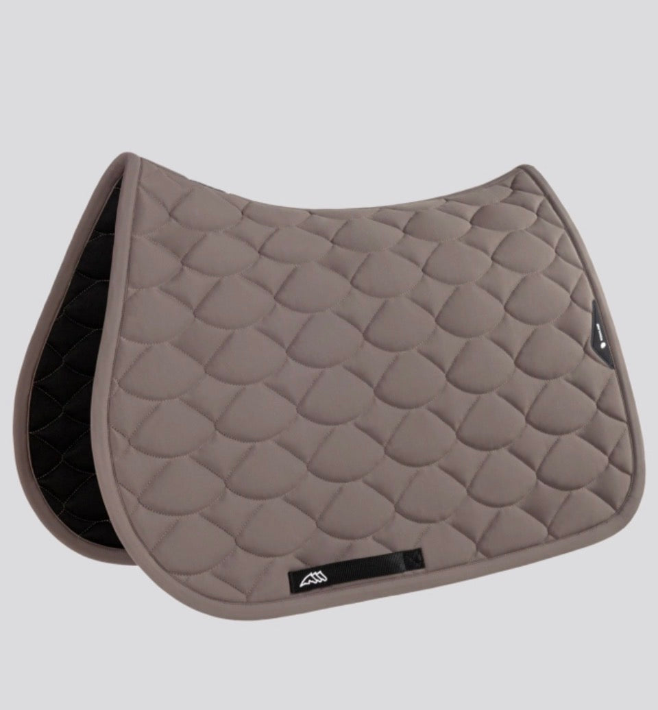 Equiline Almond sprangsjabrak m/ørehette
