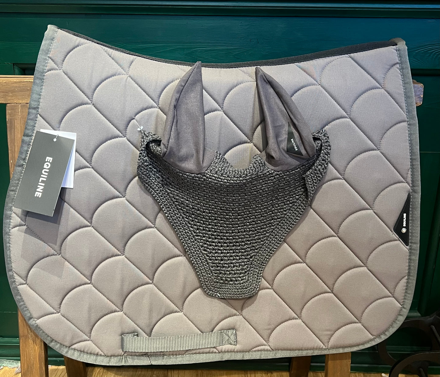 Sett med sjabrak og ørehette.