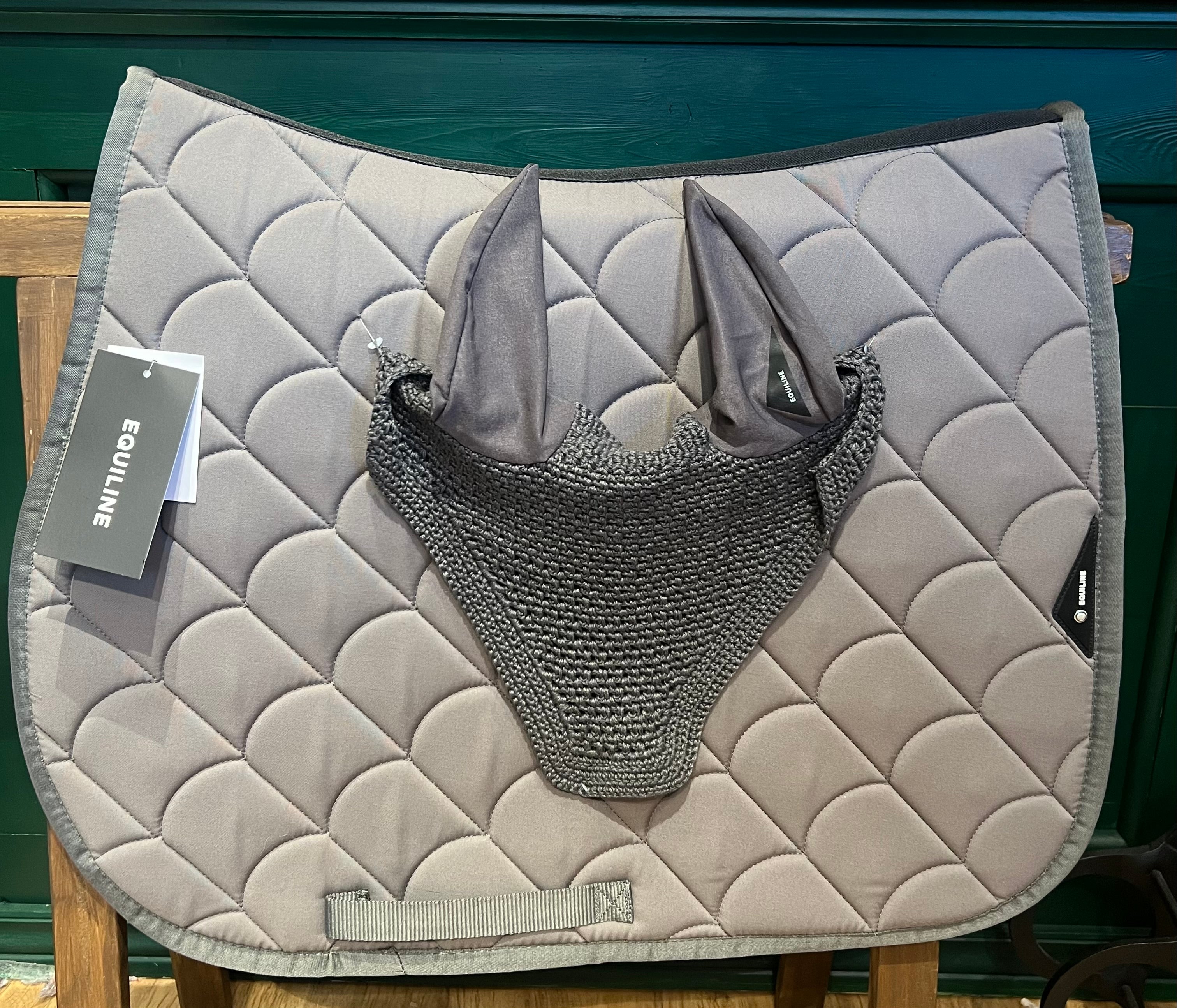 Sett med sjabrak og ørehette.