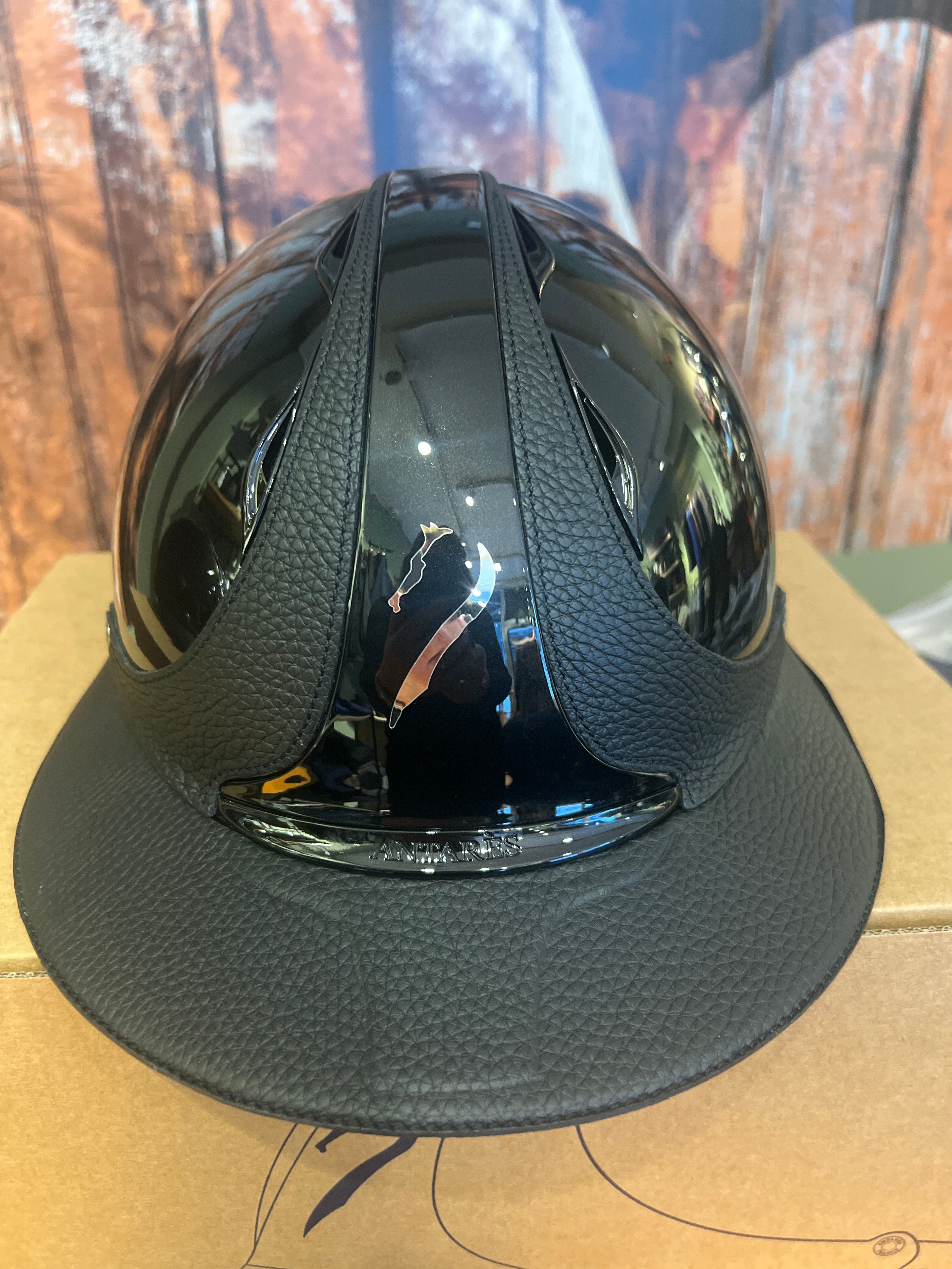 Ridehjelm premium eclipse glossy fra Antarès i sort